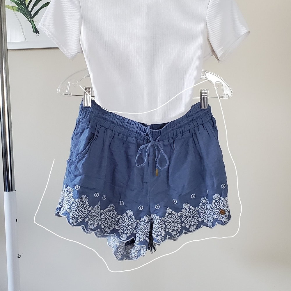 Chambray embroidered shorts